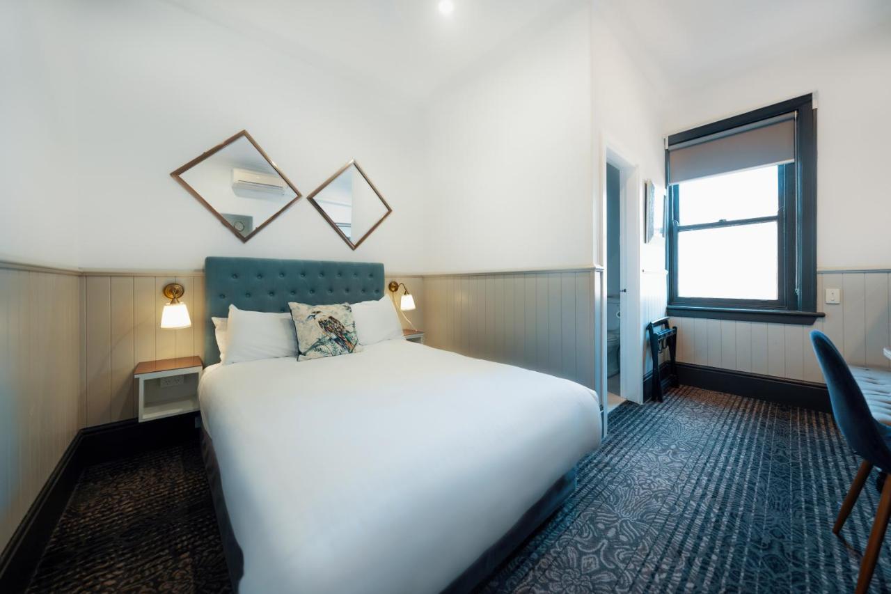 Kamer met Queensize Bed en Eigen Badkamer