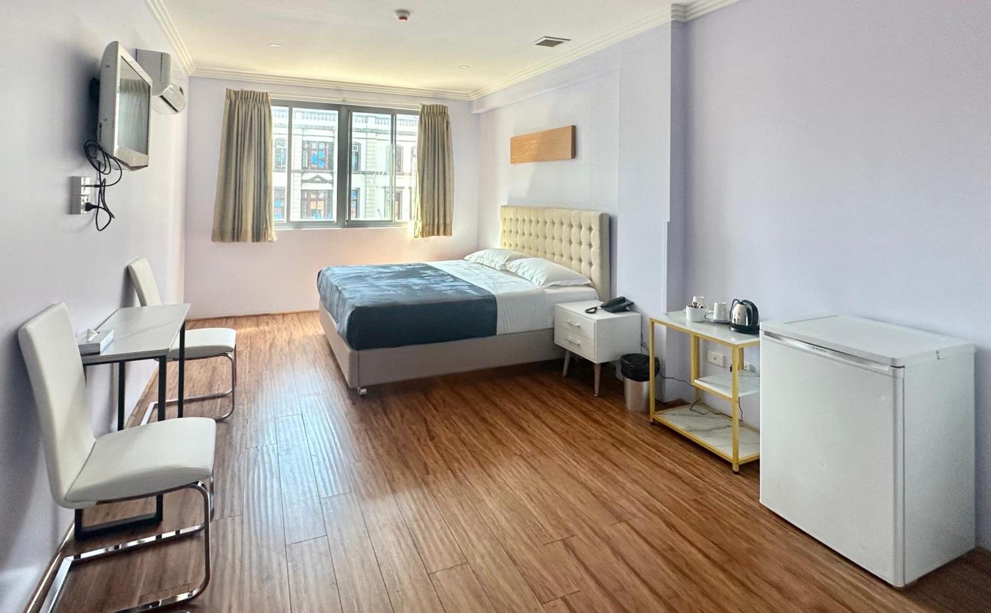 Chambre Lit King-Size - Salle de Bains Commune