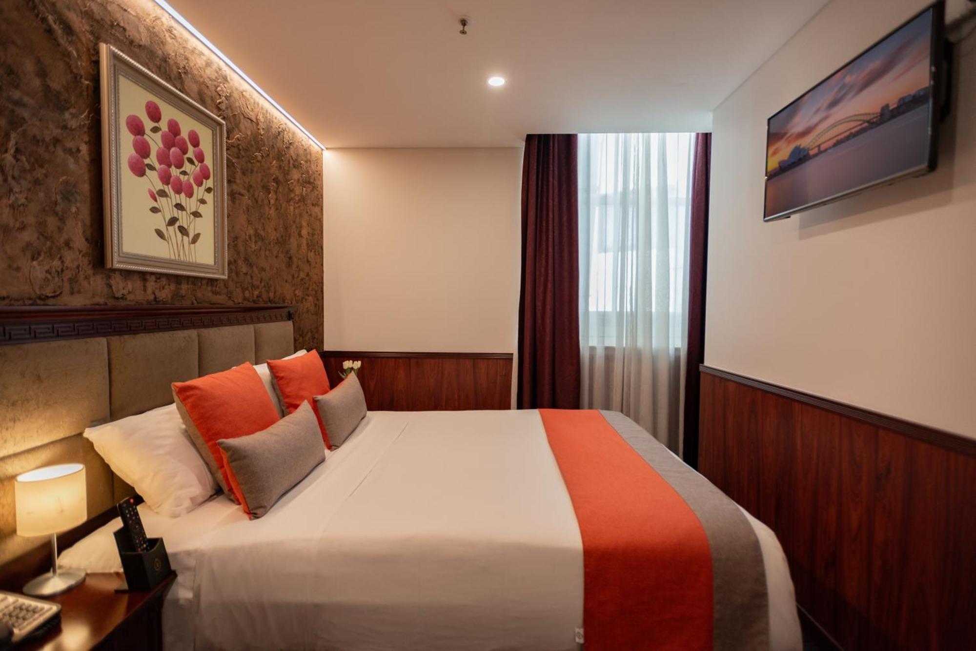 Chambre Lit Queen-Size sans Service de Ménage