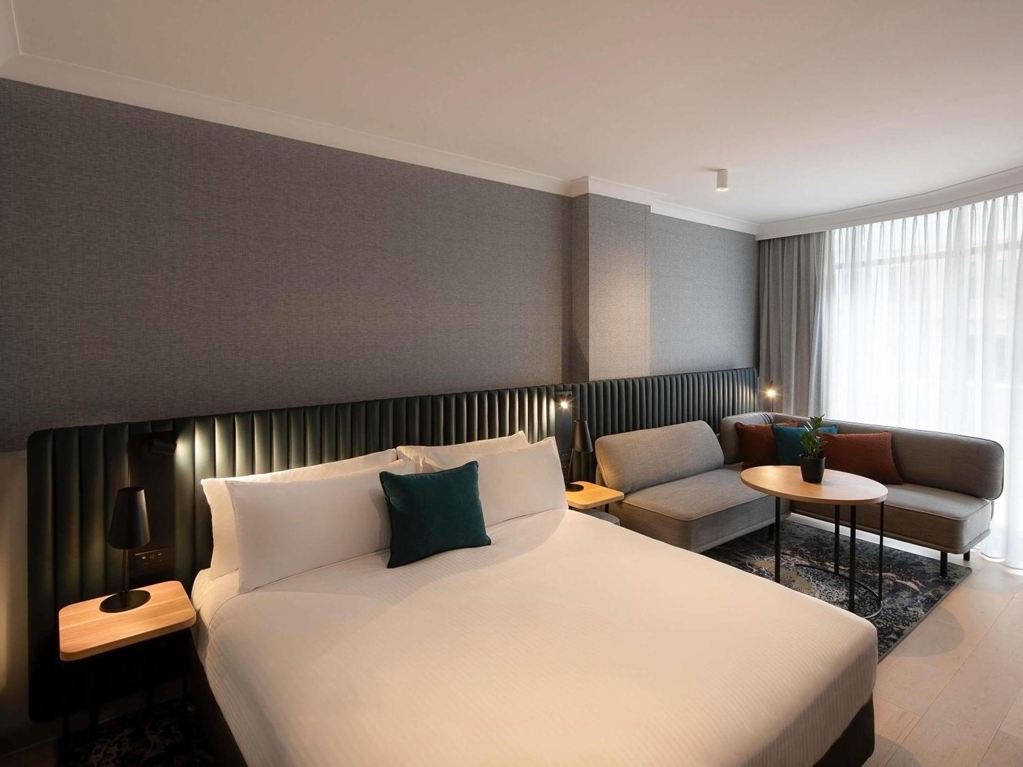 Superior Zimmer mit Kingsize-Bett und Balkon