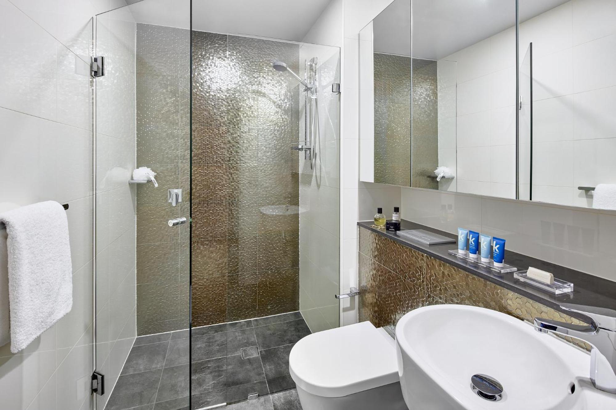 Suite de 1 dormitorio con balcón