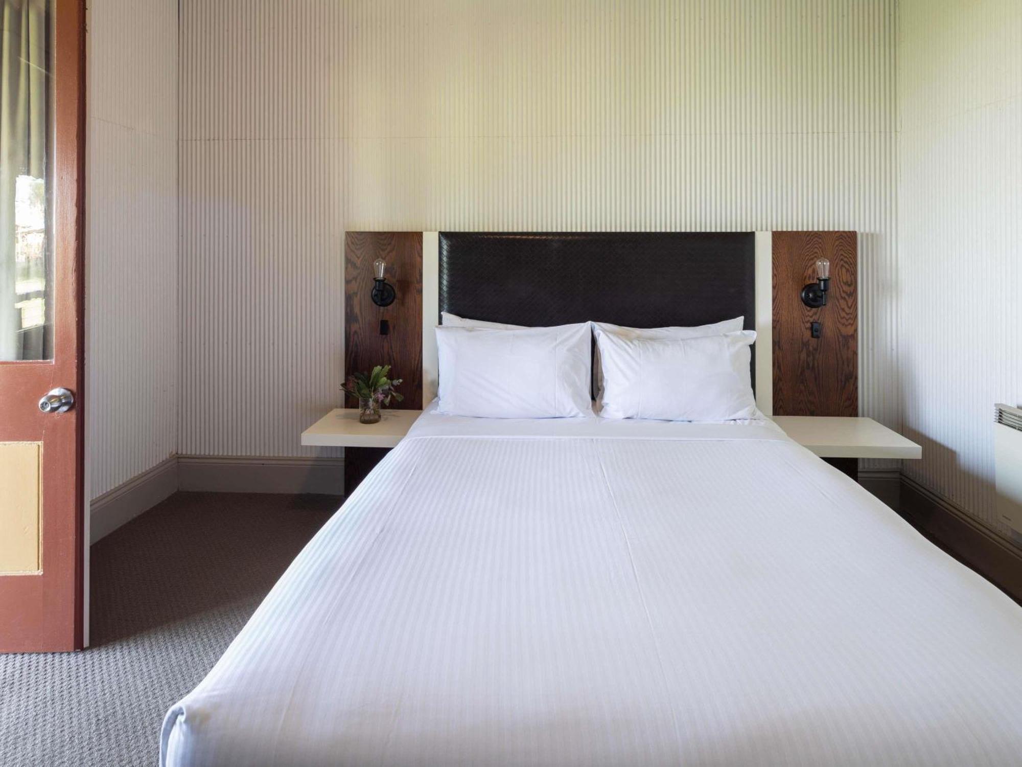 Heritage Queen Room