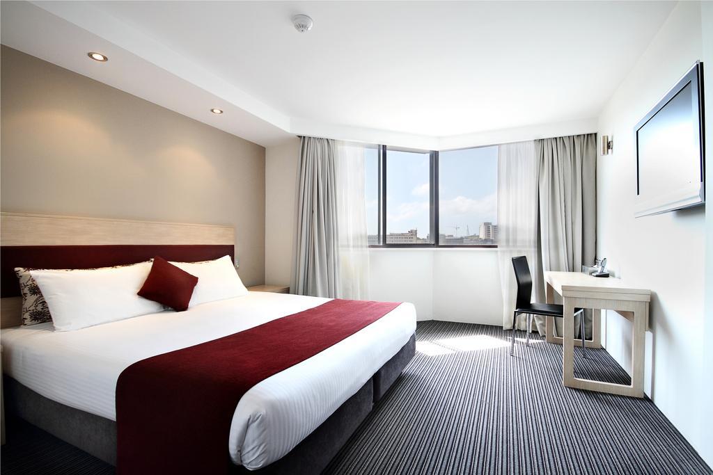 Quarto Superior com Cama King-size e Varanda